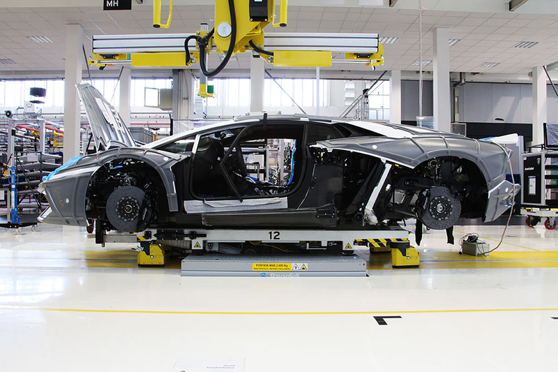 Illustration for article titled How Lamborghini builds its most technologically-advanced car ever